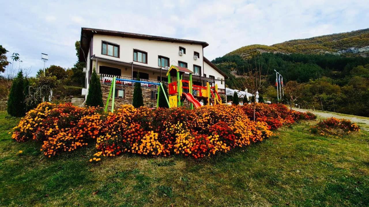 Family Hotel Borovitsa Pŭdartsi 外观 照片