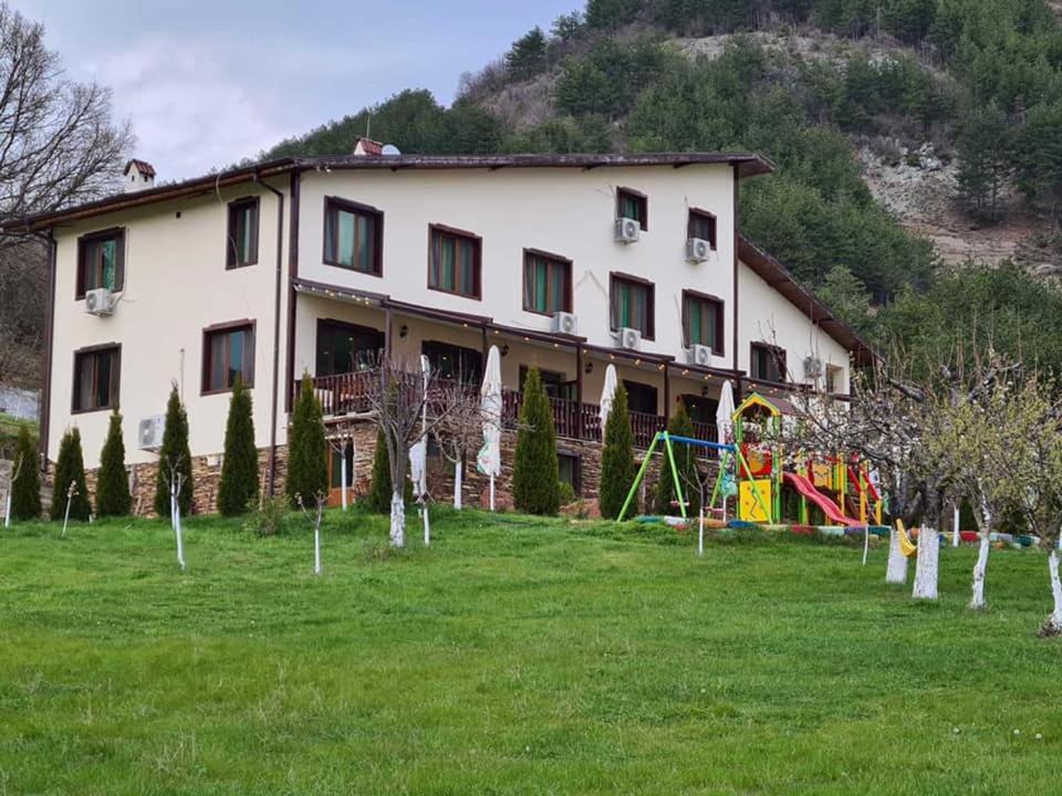 Family Hotel Borovitsa Pŭdartsi 外观 照片